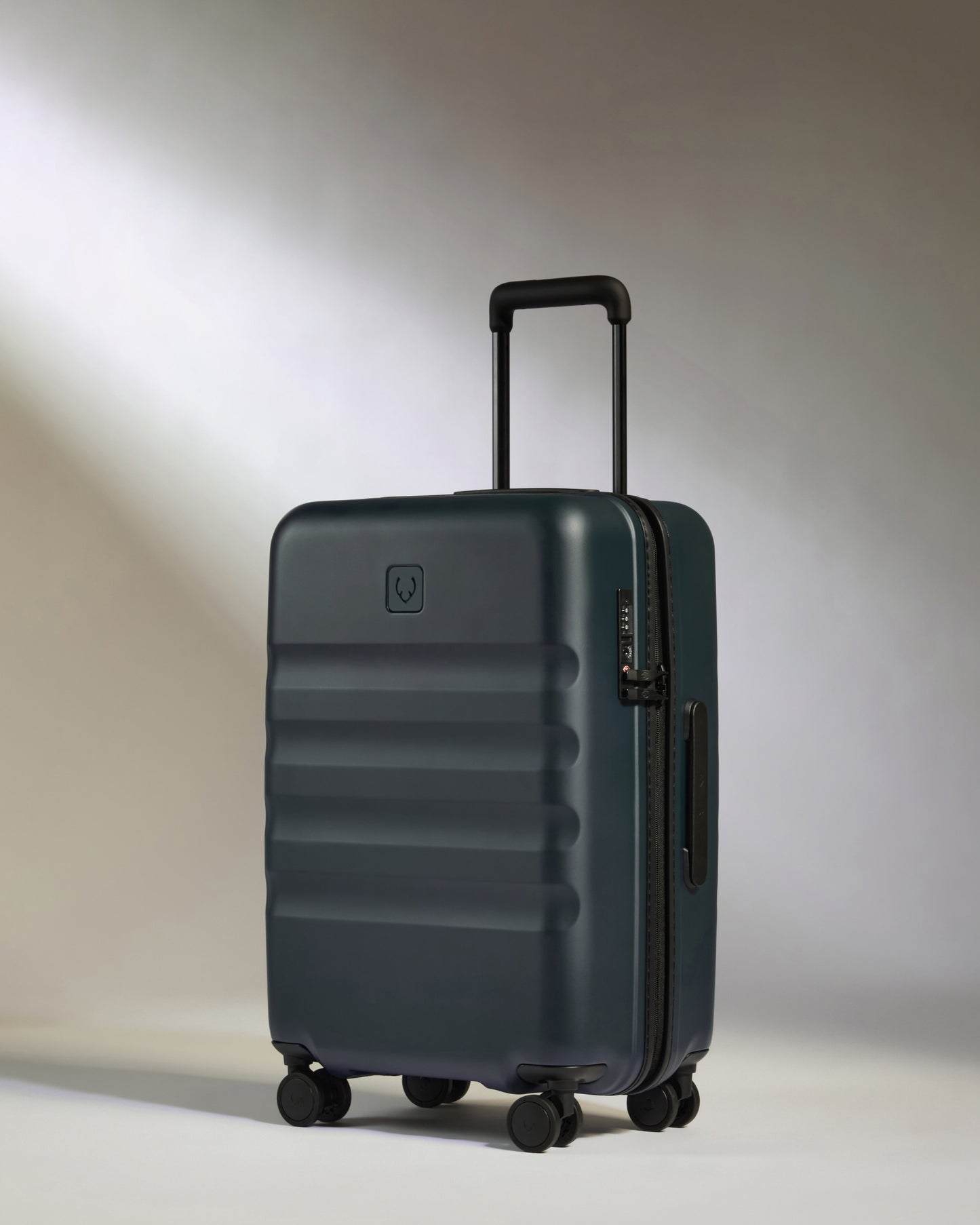 Icon Stripe Set with Biggest Carry-On in Indigo Blue