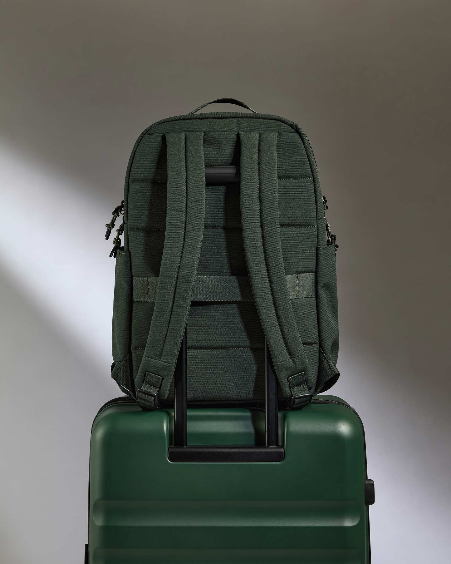 Discovery Light Backpack in Dark Forest Green