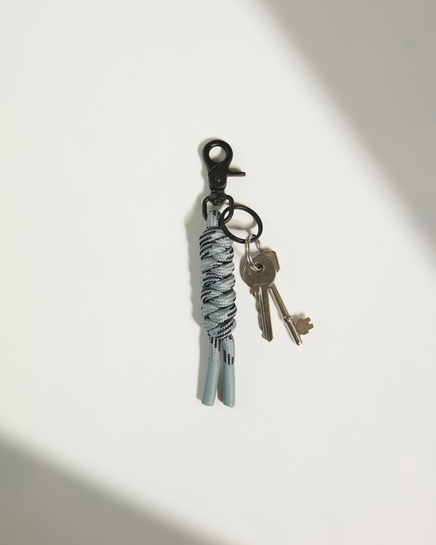 Discovery Keyring in Mist Blue