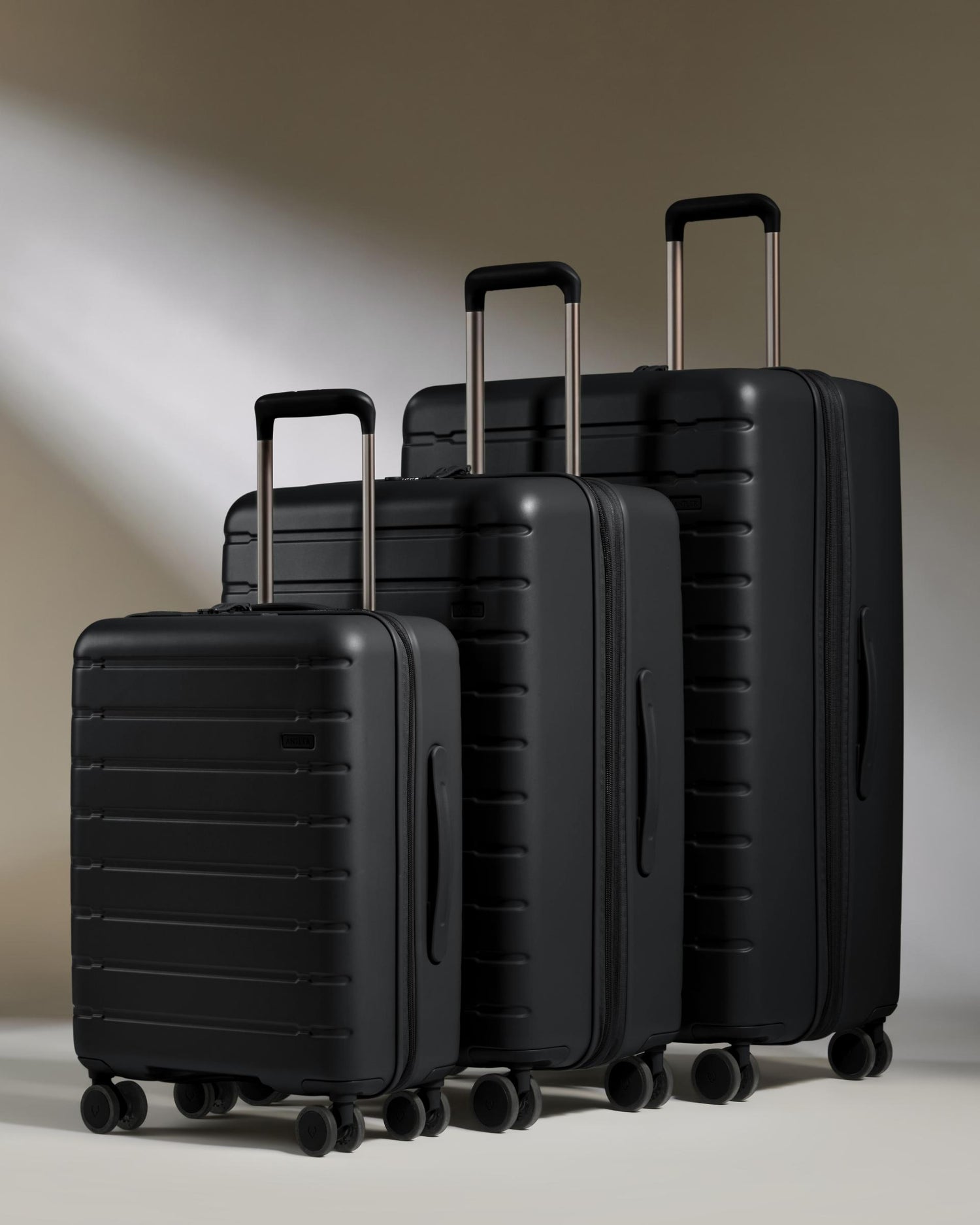 Expandable Carry-on Luggage Set in Black Stamford Hard