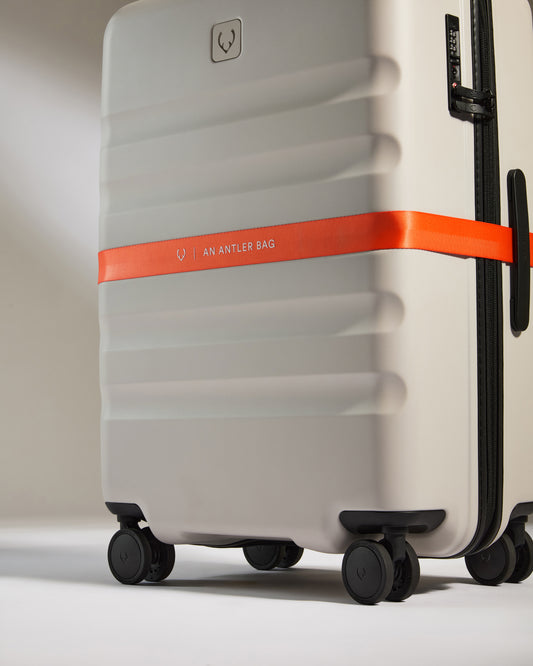 Luggage strap in coral