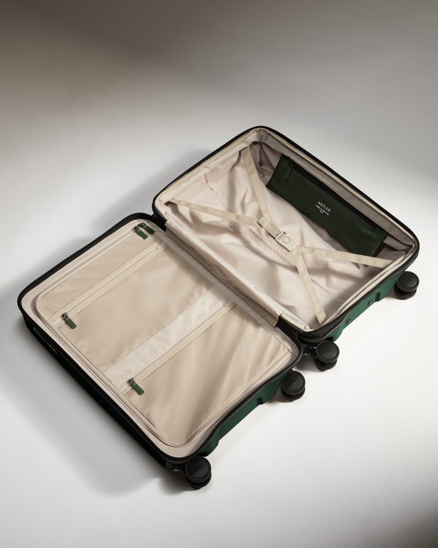 Icon Stripe Set with Biggest Carry-On in Antler Green