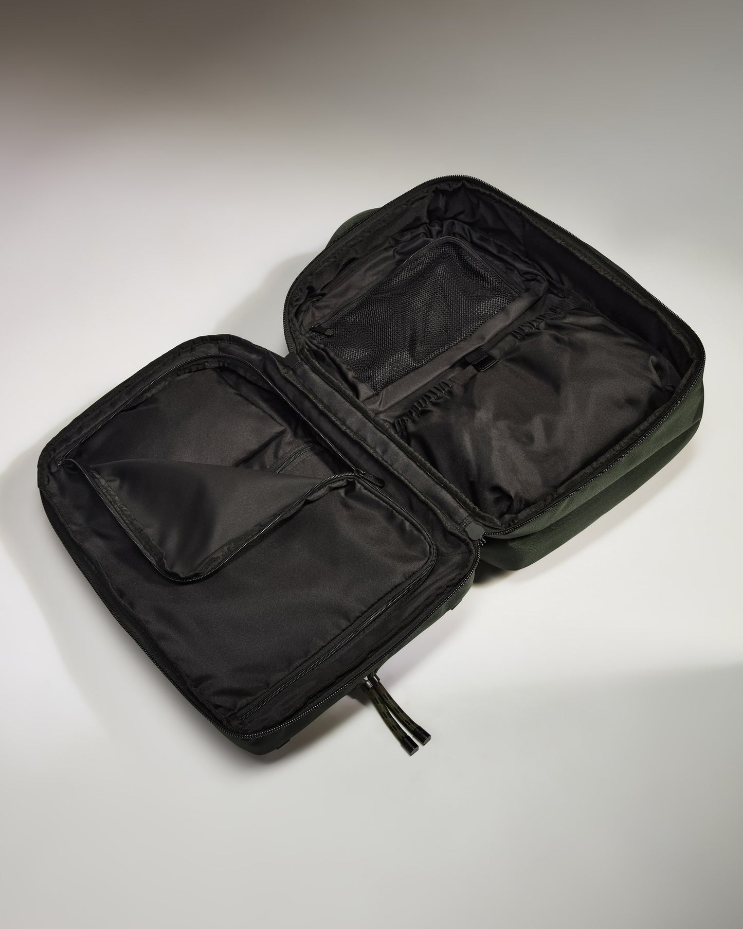 Discovery 28L Backpack in Dark Forest Green