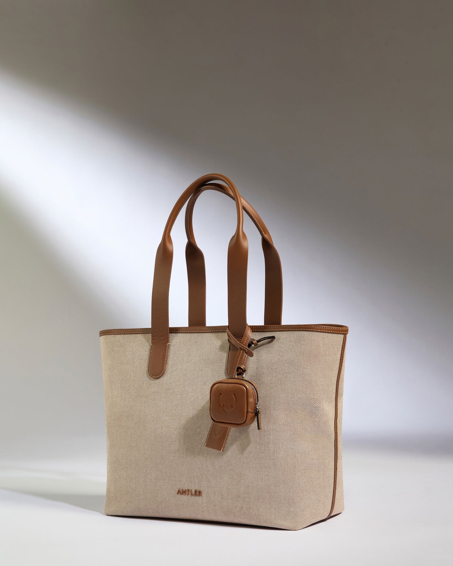 Heritage Leather AirPods Case in Tan