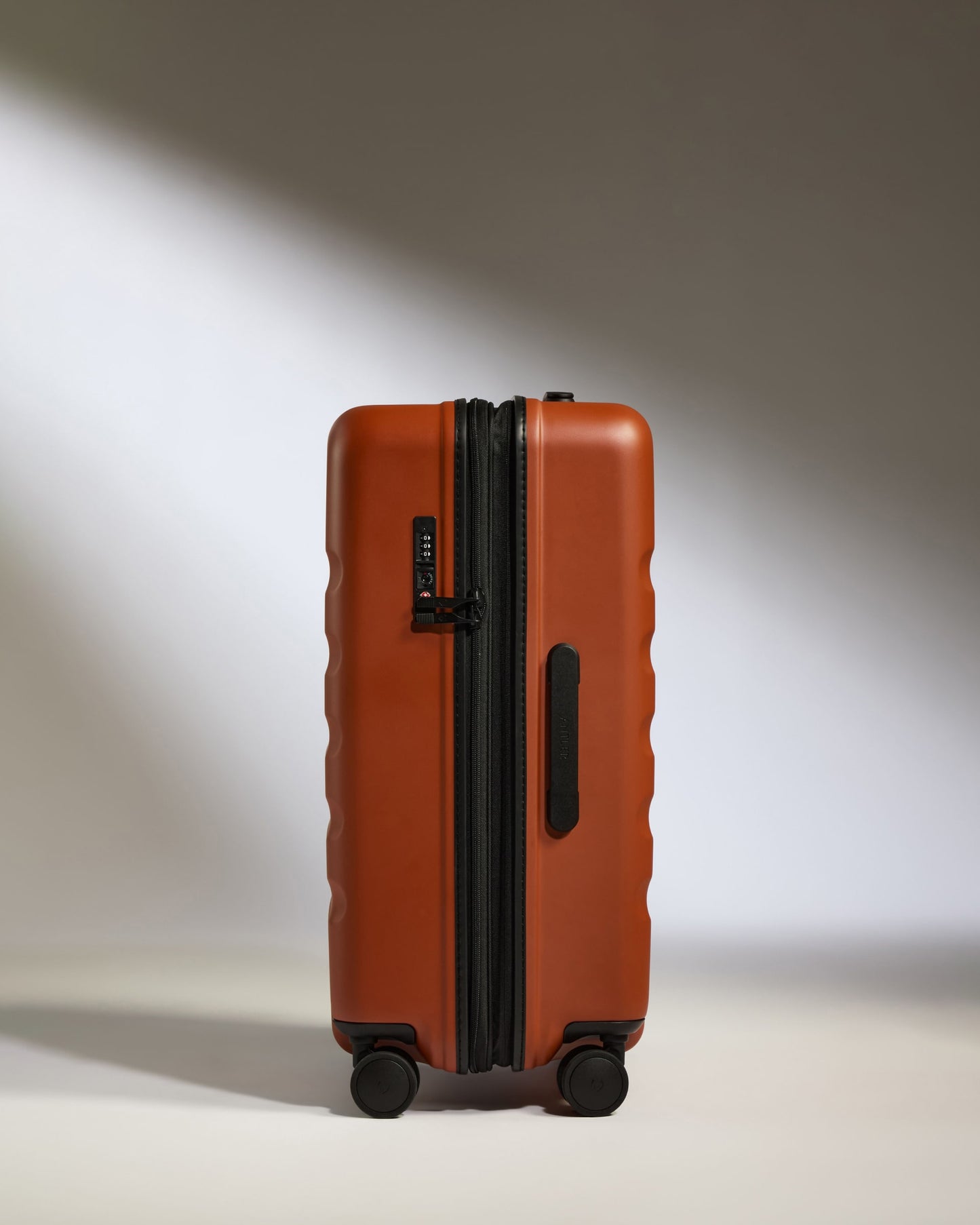 Medium Luggage in Maple Red - Icon Stripe