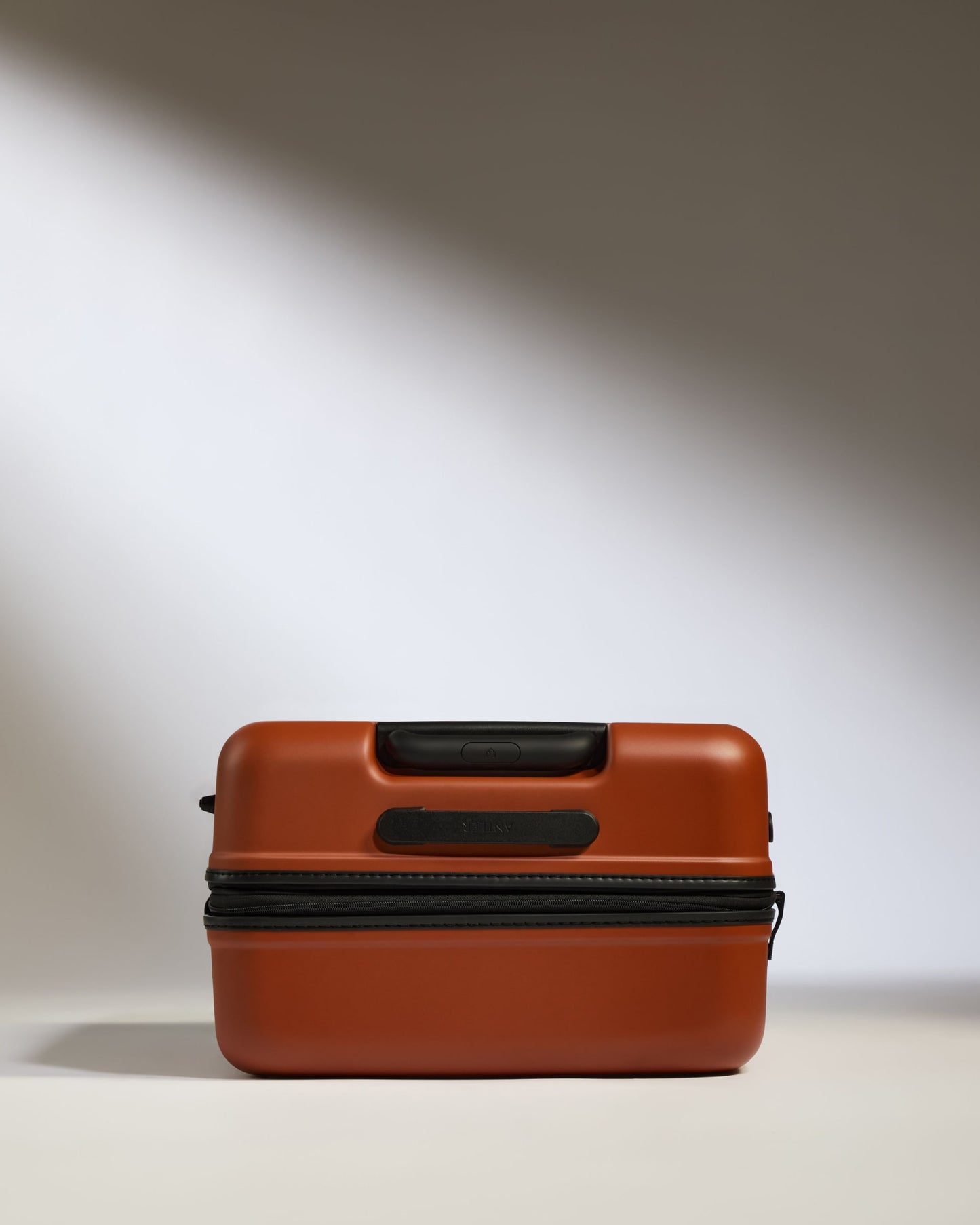 Medium Luggage in Maple Red - Icon Stripe