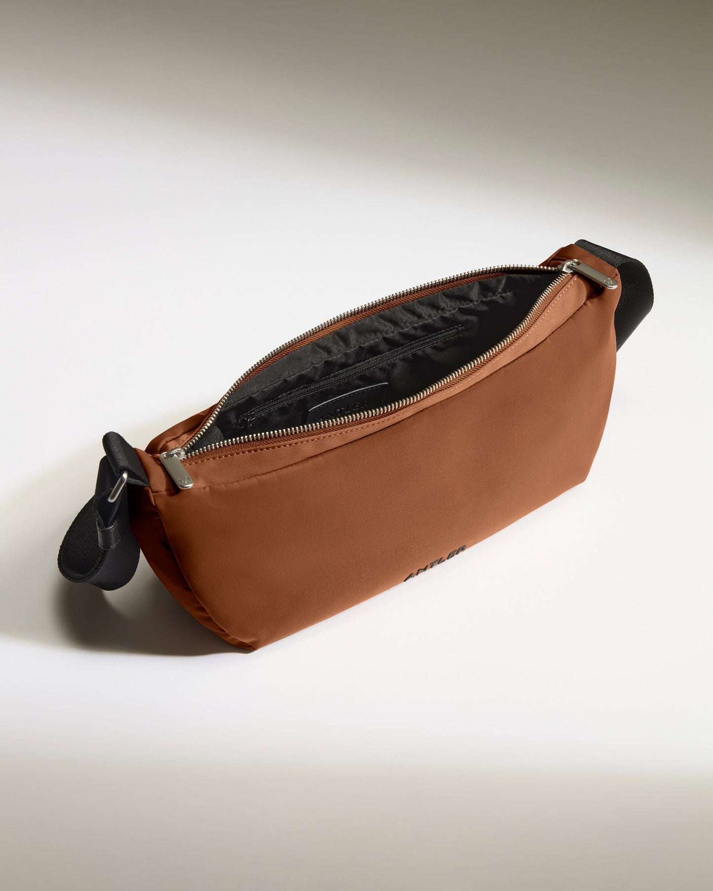 Icon Slingbag in Clay