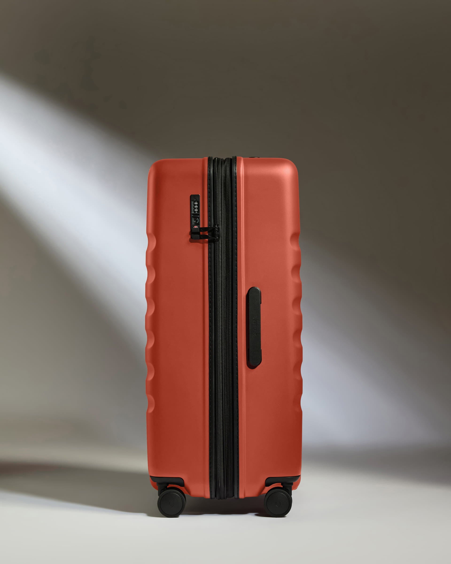 Icon Stripe Large Luggage in Buckthorn Red – Antler USA