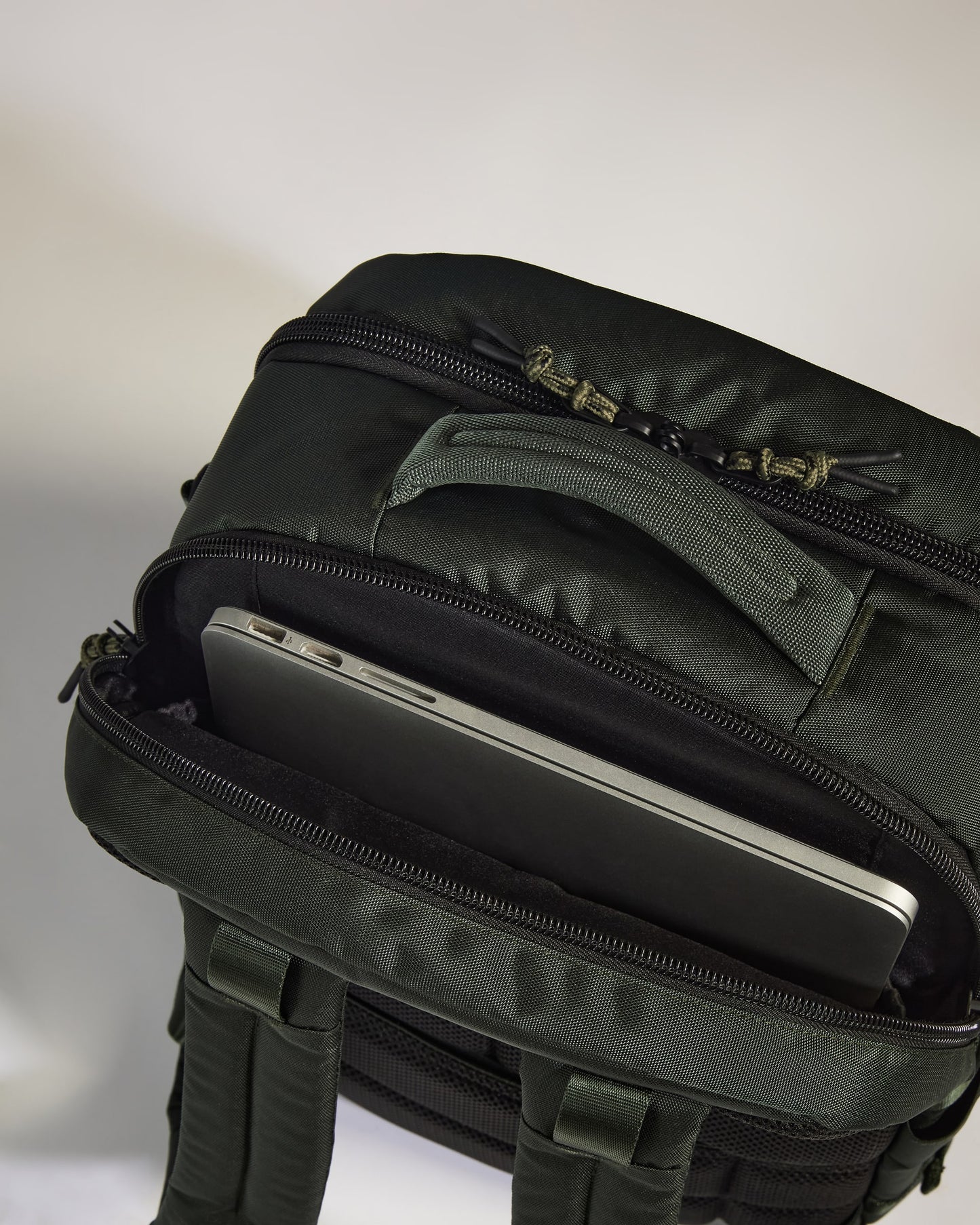 Discovery 28L Backpack in Dark Forest Green