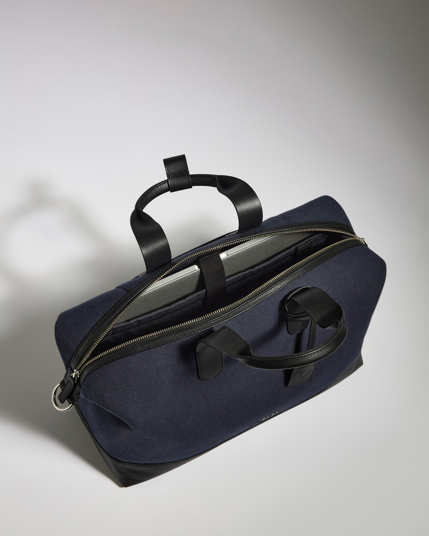 Heritage Overnight Bag in Navy