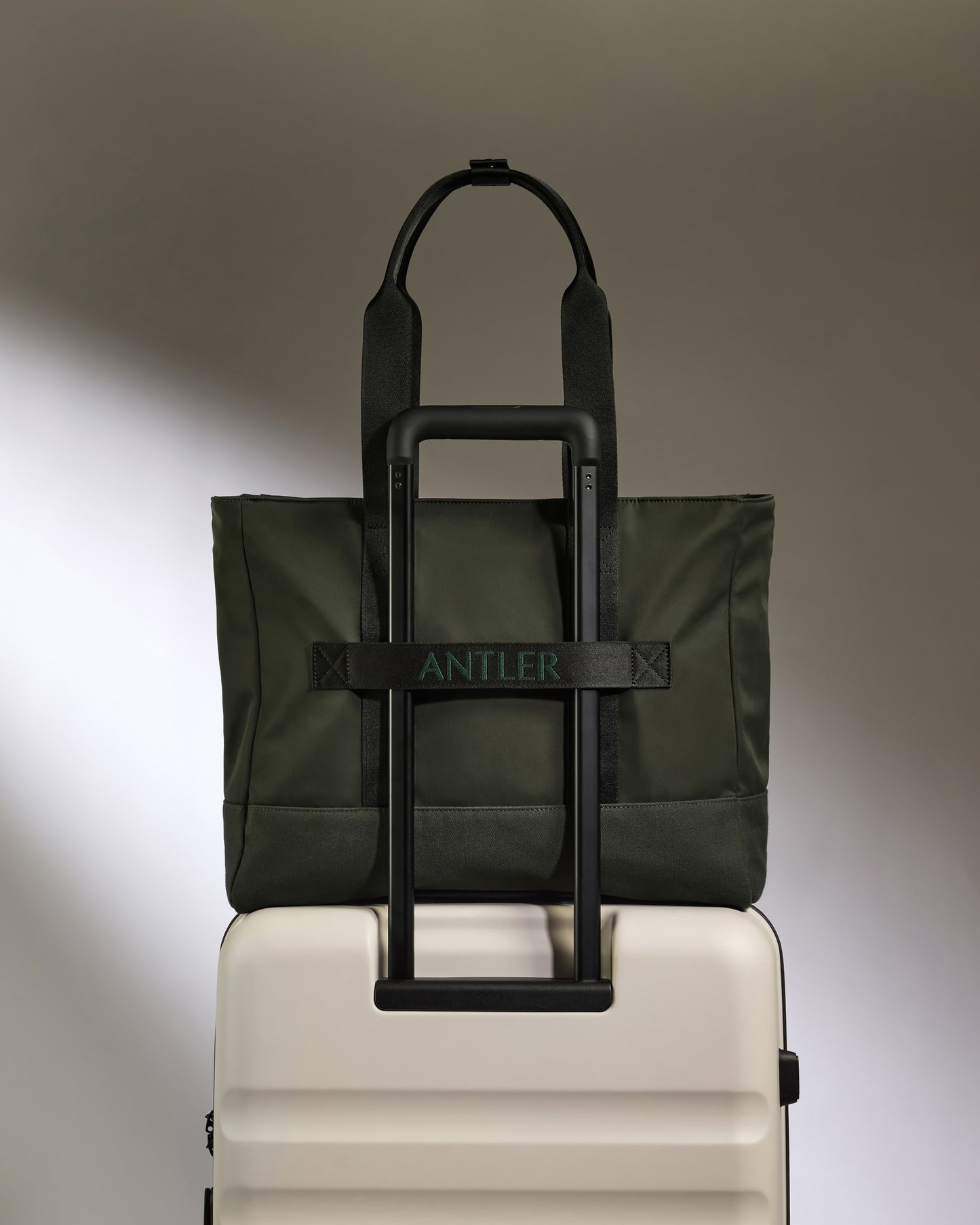 Icon Tote Bag in Dark Khaki Green