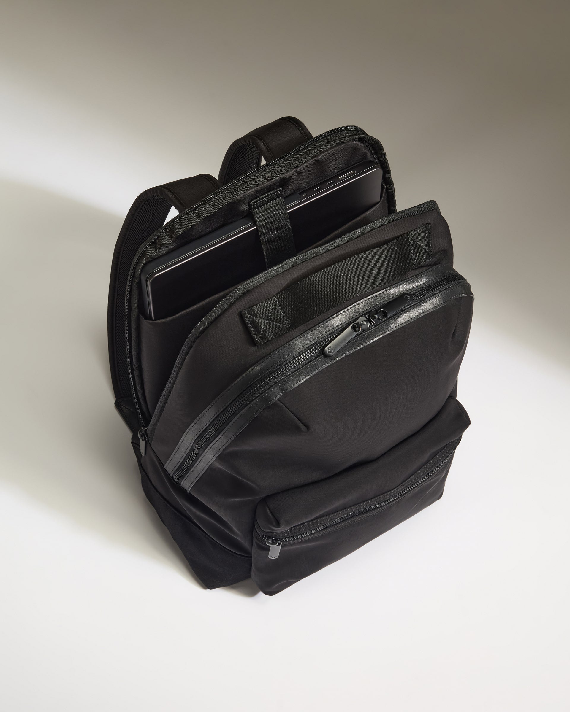 antler executec laptop backpack Discovery 45L in Black Made with durable Antler Discovery Backpack: The Ultimate