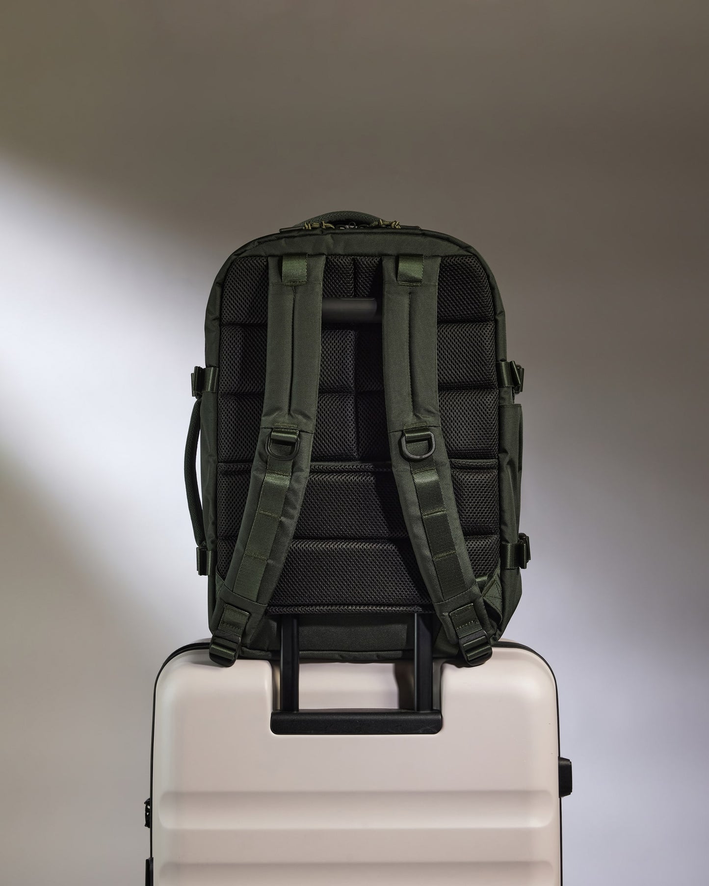 Discovery 28L Backpack in Dark Forest Green